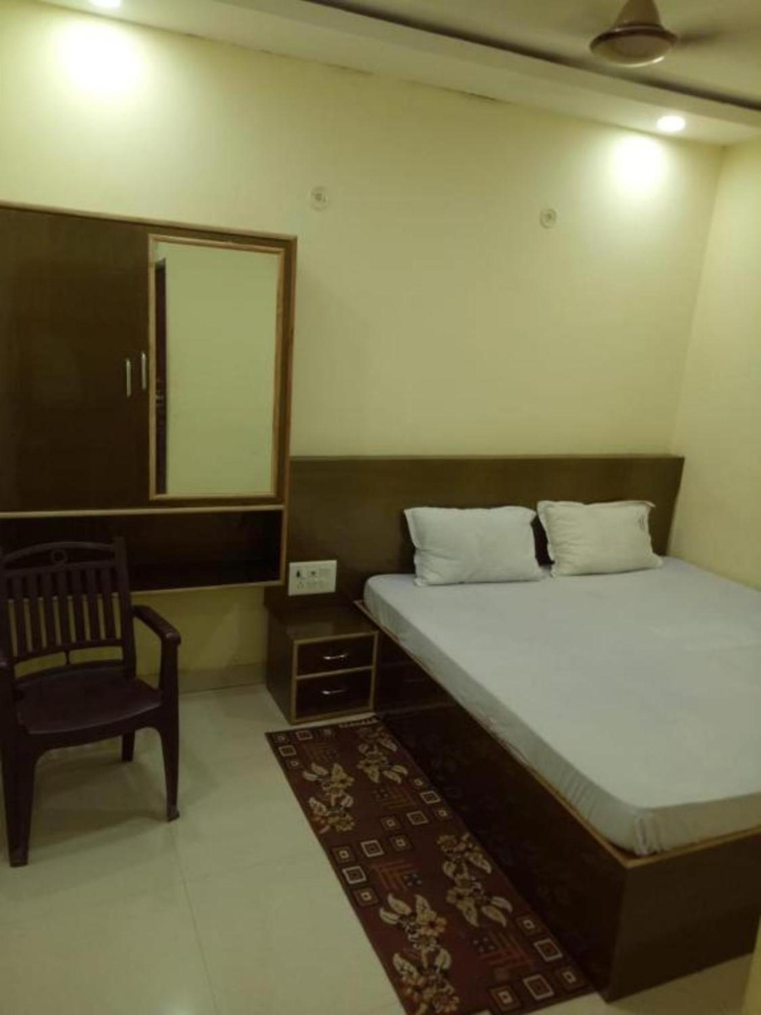 Hotel Swastik Guest House Varanasi - Perfect Location And Comfortable Room Exteriér fotografie