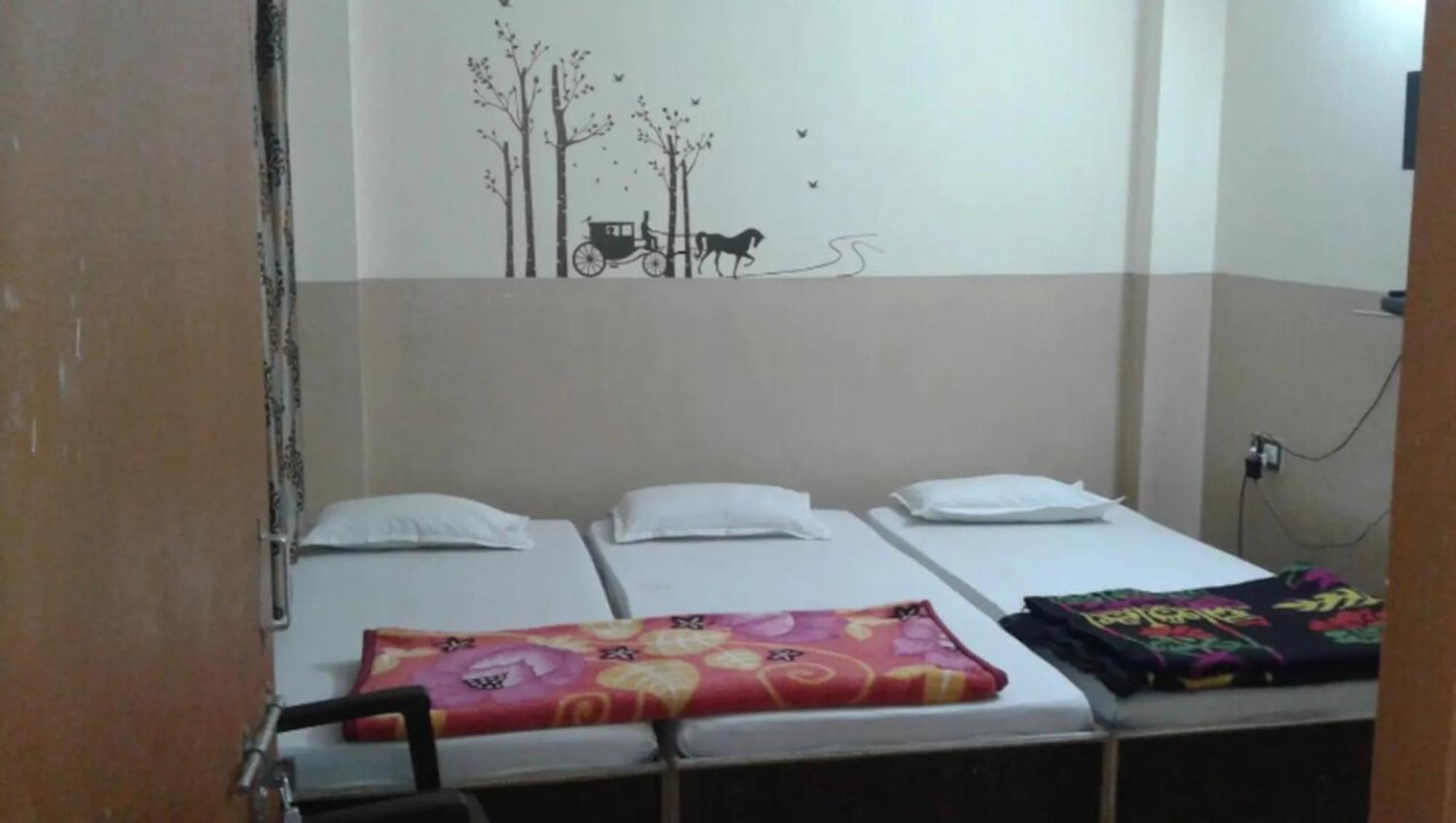 Hotel Swastik Guest House Varanasi - Perfect Location And Comfortable Room Exteriér fotografie