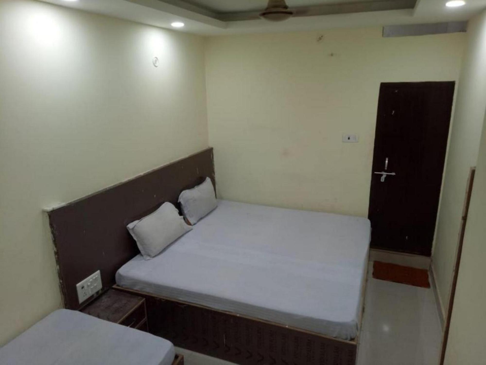Hotel Swastik Guest House Varanasi - Perfect Location And Comfortable Room Exteriér fotografie